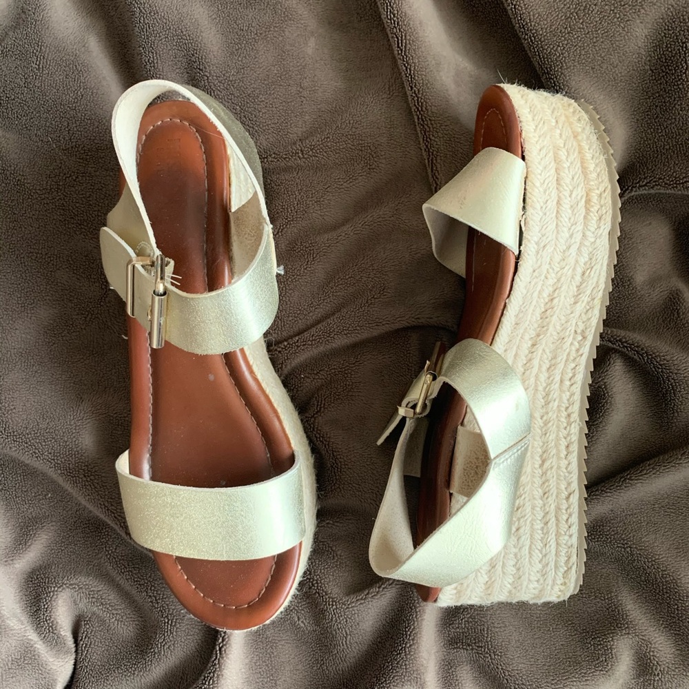 metallic platform
